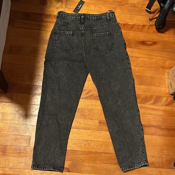 Lulus “with precision washed high rise cropped jeans” in black. - Picture 3 of 3